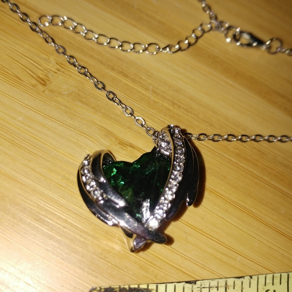 Jewelry - New Elegant Silver Plated Wings Heart Shaped Green Zircon Pendant and Necklace